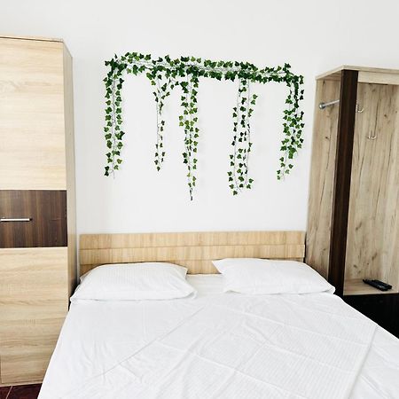 Garsoniera Saturn Apartment Мангалия Екстериор снимка