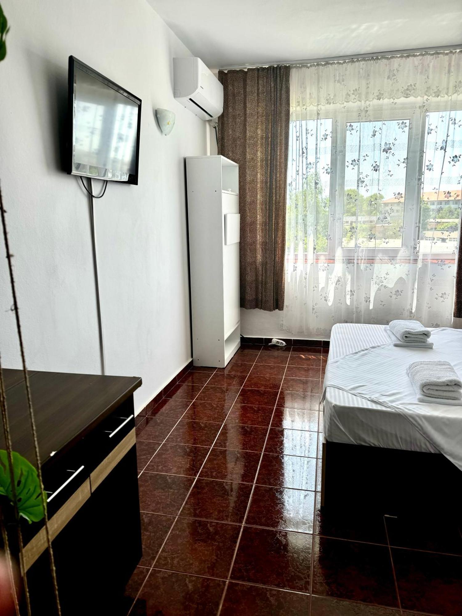 Garsoniera Saturn Apartment Мангалия Екстериор снимка
